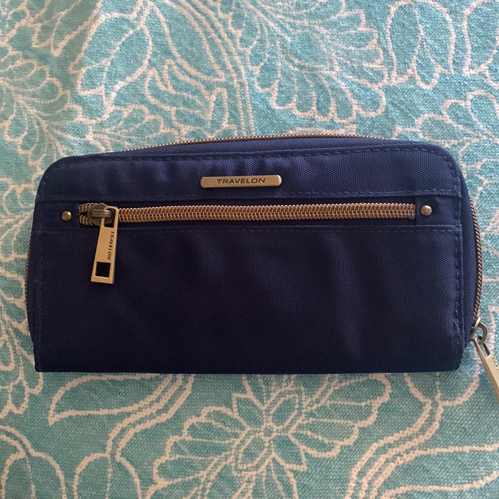 Travelon wallet
